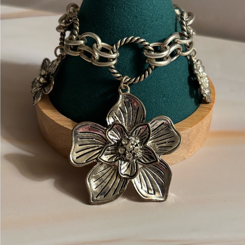 Antiqued Silver Tone Floral Toggle Bracelet 7”+ 1/2”